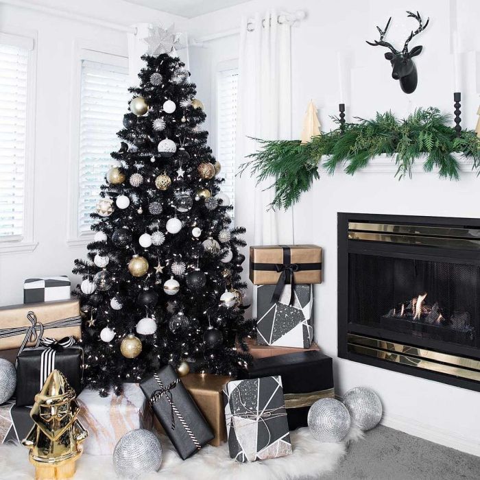 Black christmas table decor