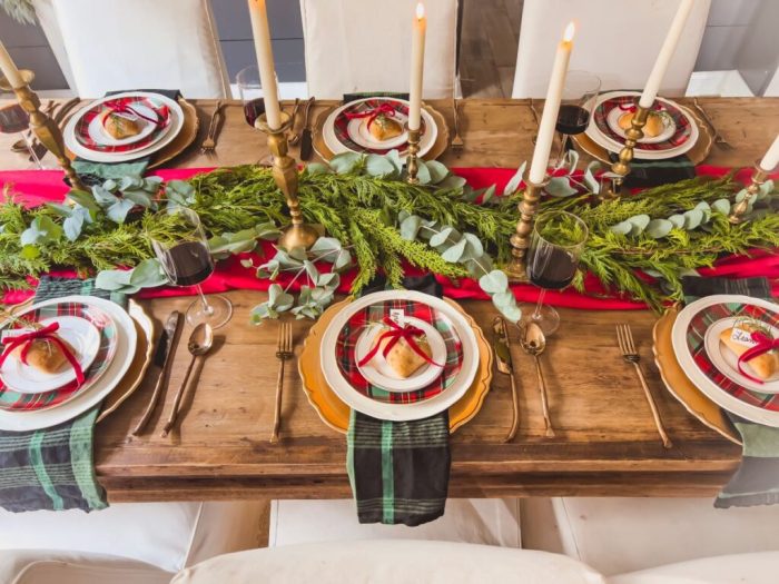 Black christmas table decor