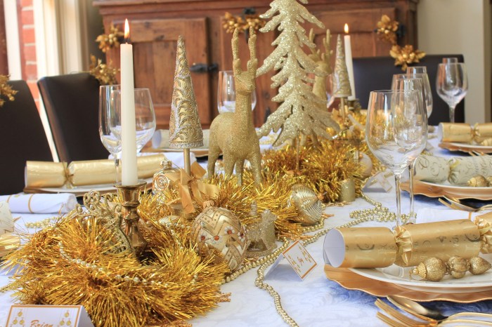 Gold and red table decor