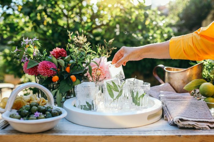 Outdoor dining table decor