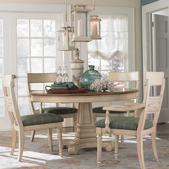 Round dining room table decor ideas